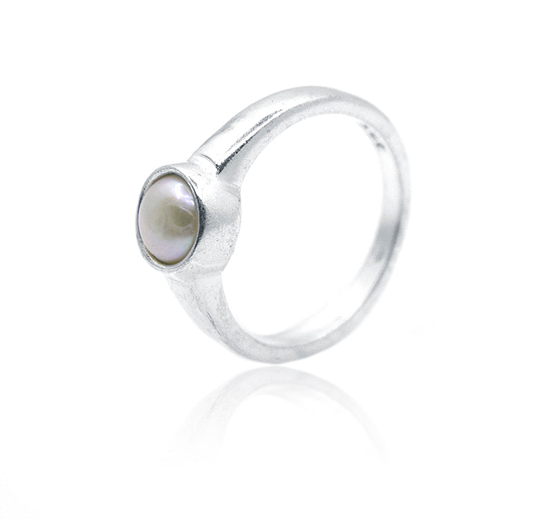 Simple Pearl Ring