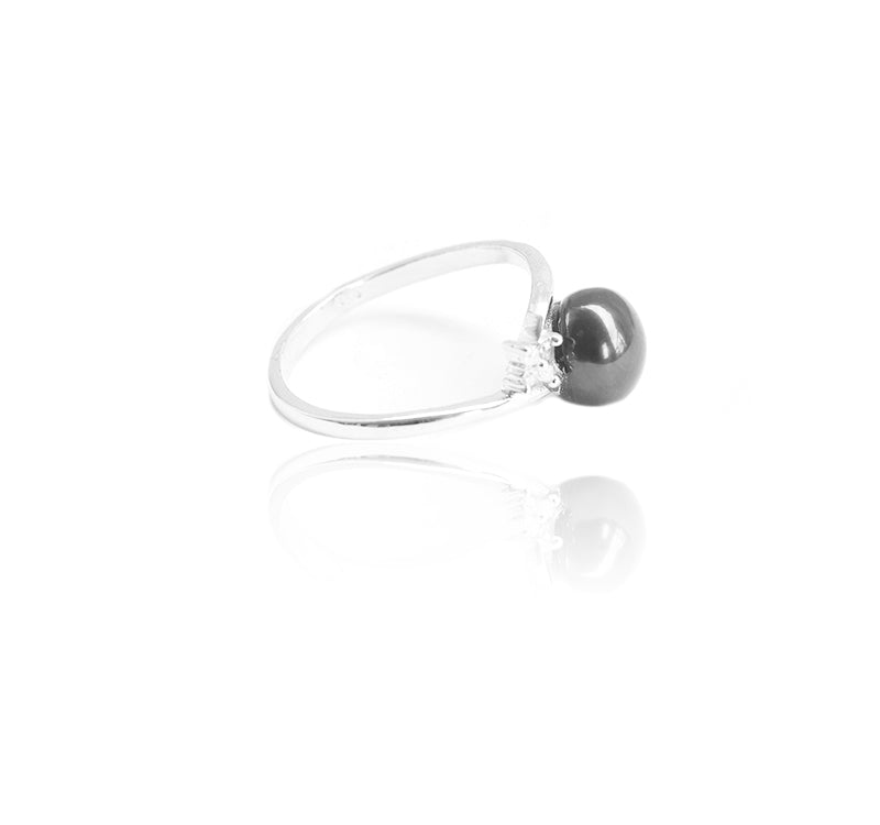 Pearl finger ring in Black pearl for women